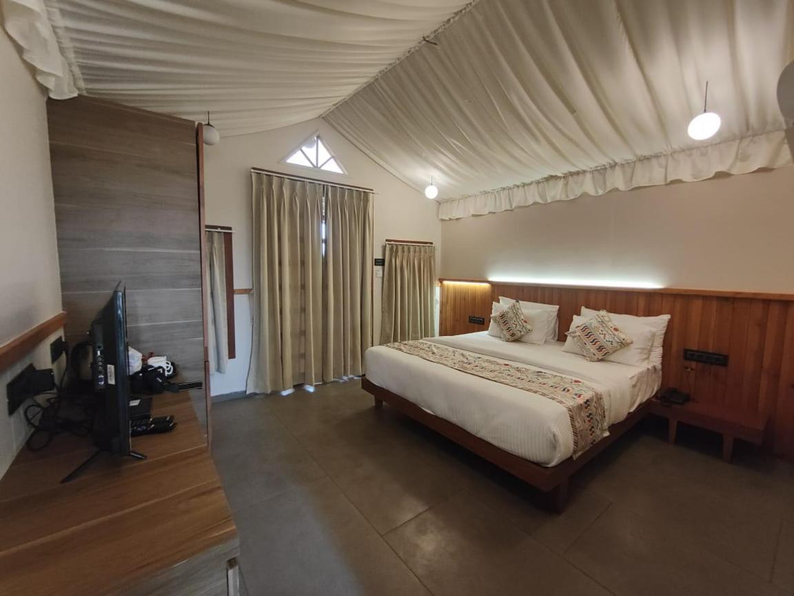 Nirvana Resort And Restaurant Garudeshwar Dış mekan fotoğraf